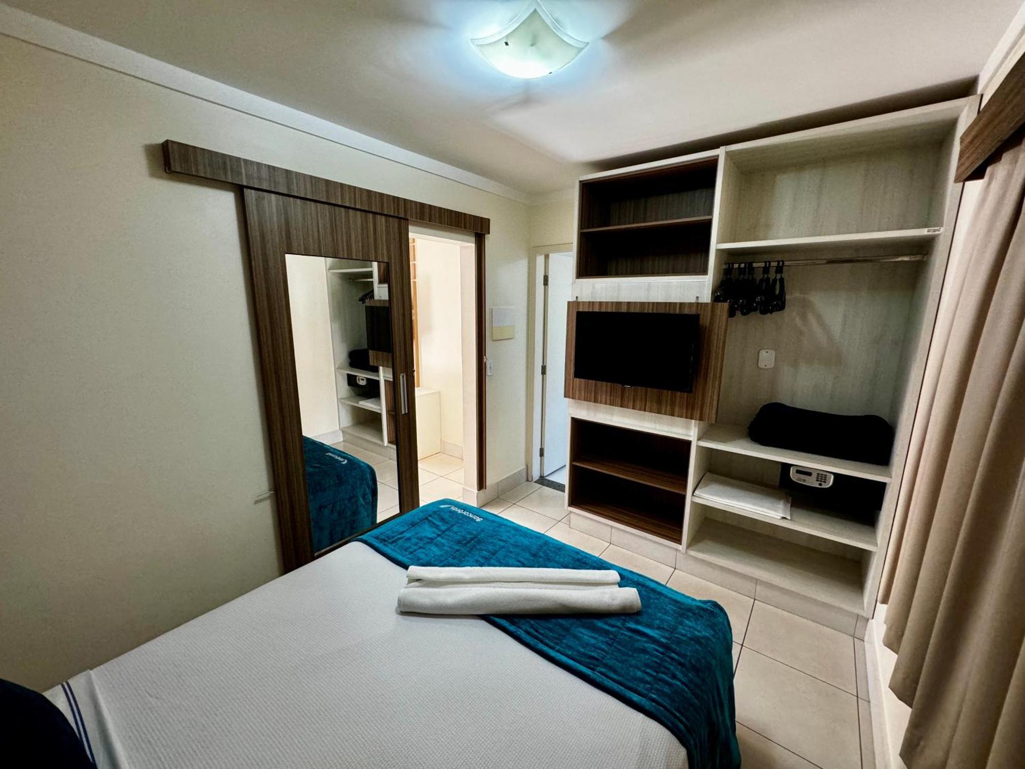 Di Roma Lacqua Caldas Novas Park 24H, Com Roupas De Cama E Banho Номер фото